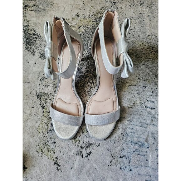 Kelly and Katie Heels Silver Metallic‎ Bow With Rhinestones size 10 - Picture 2 of 9